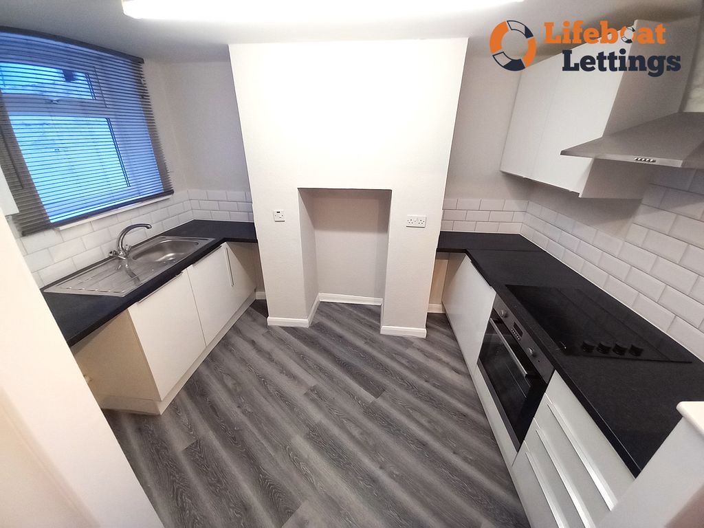 Property photo 1 of 4 Kitchen