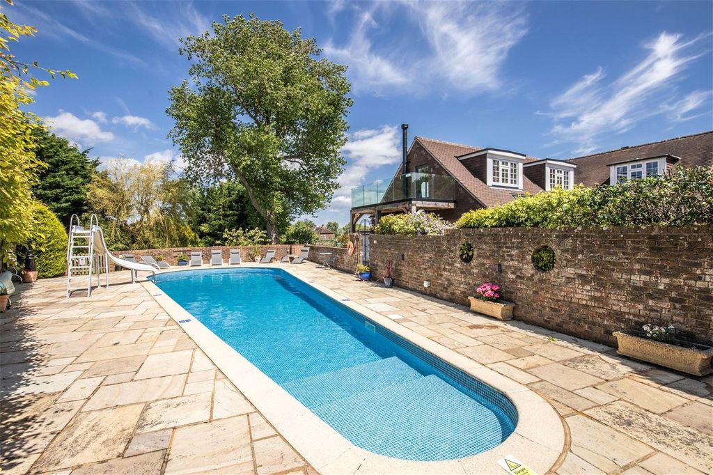 Property photo 3 of 28 Swimming Pool