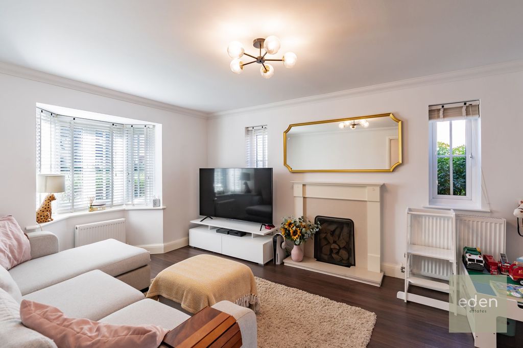 Property photo 2 of 21