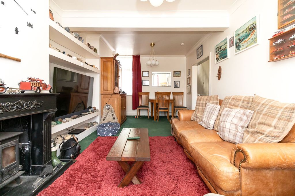 Property photo 3 of 23