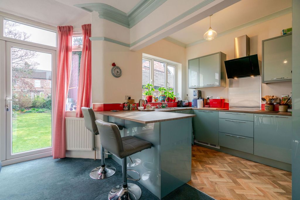 Property photo 2 of 23