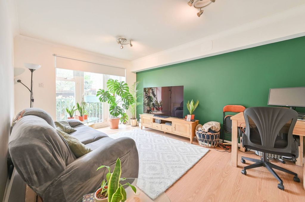 Property photo 3 of 11