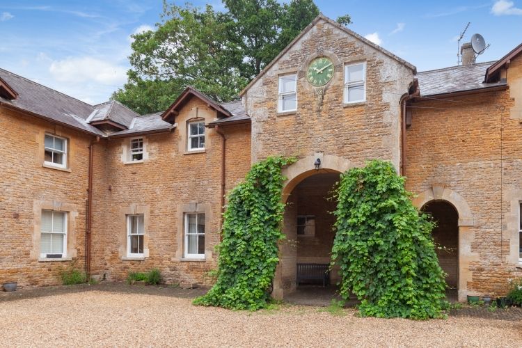 Property photo 1 of 9 300663