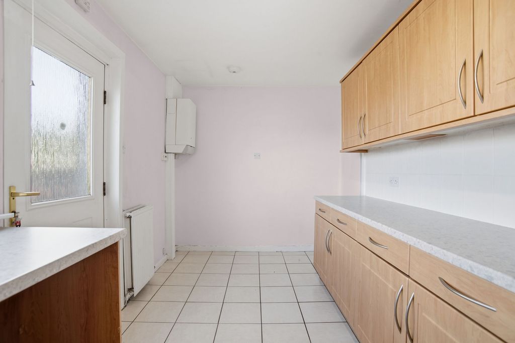 Property photo 3 of 16 Kitchen