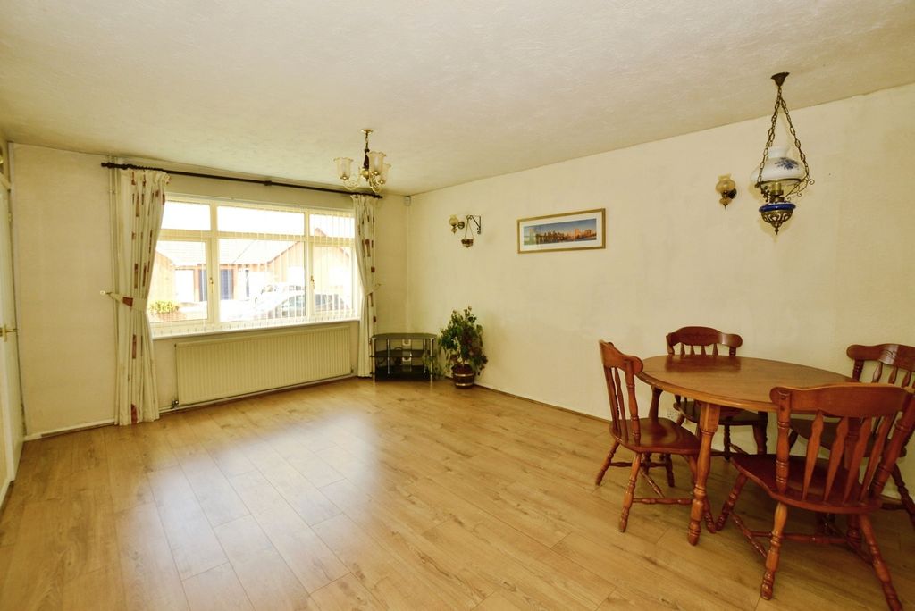 Property photo 2 of 12 Photo