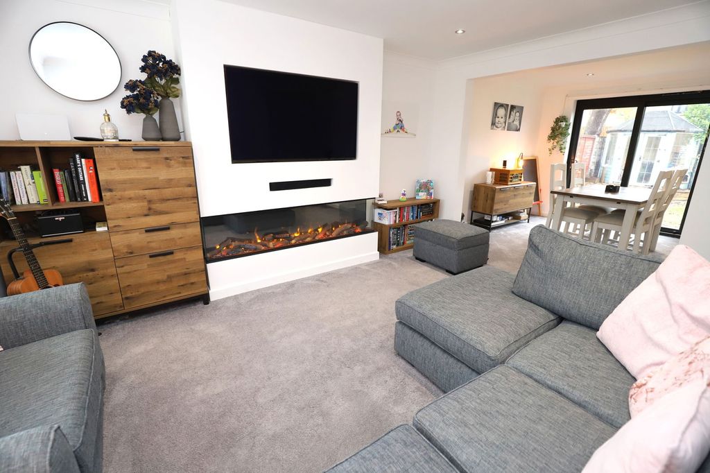 Property photo 3 of 41