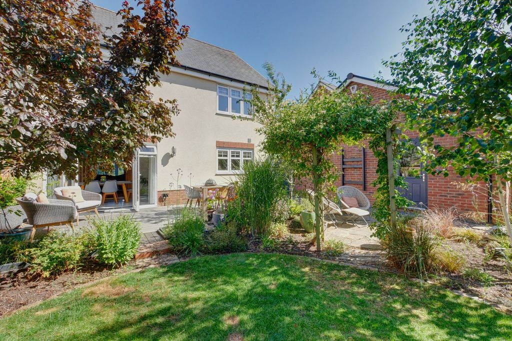 Property photo 1 of 42
