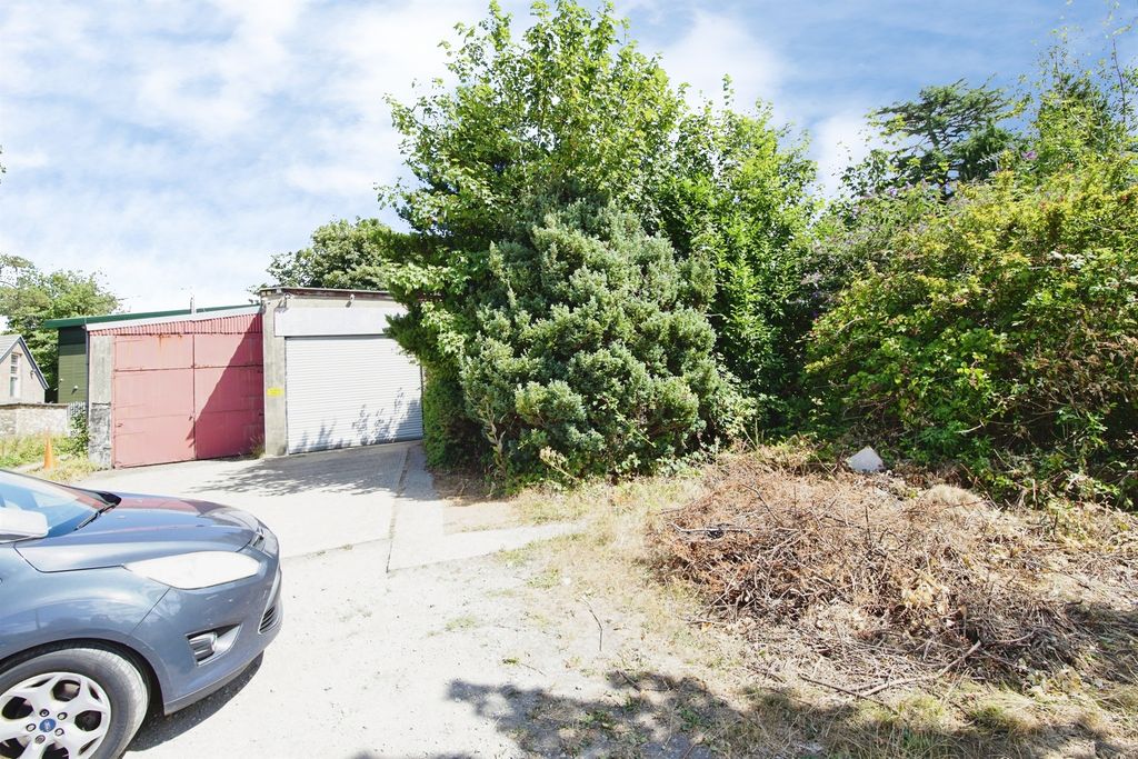 Property photo 3 of 11