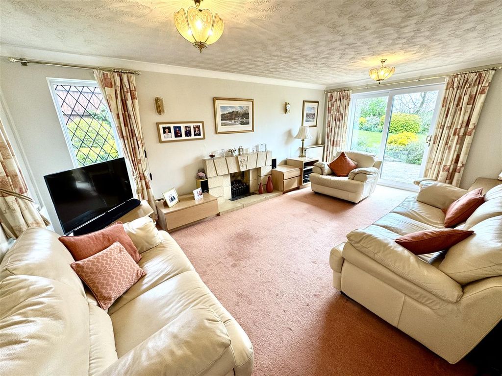 Property photo 2 of 27 Living Room