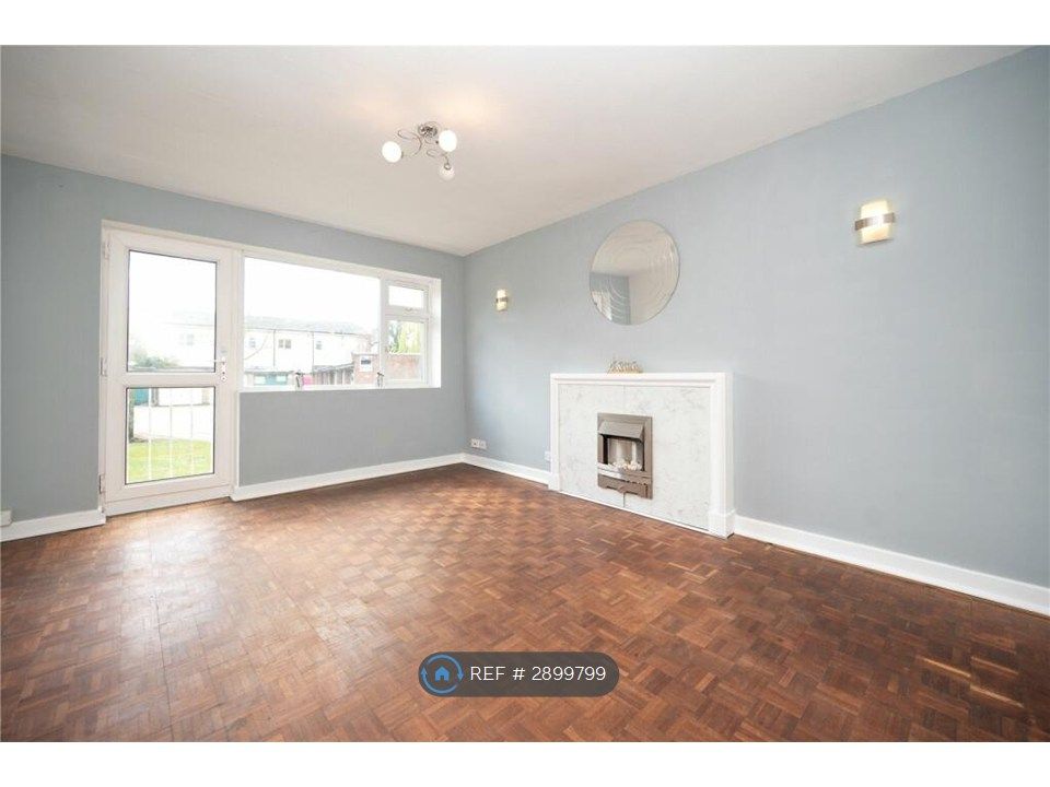 Property photo 2 of 6 Living/Dining Room