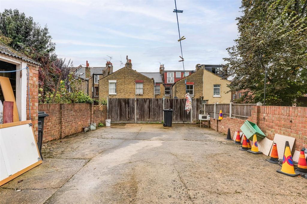 Property photo 3 of 16