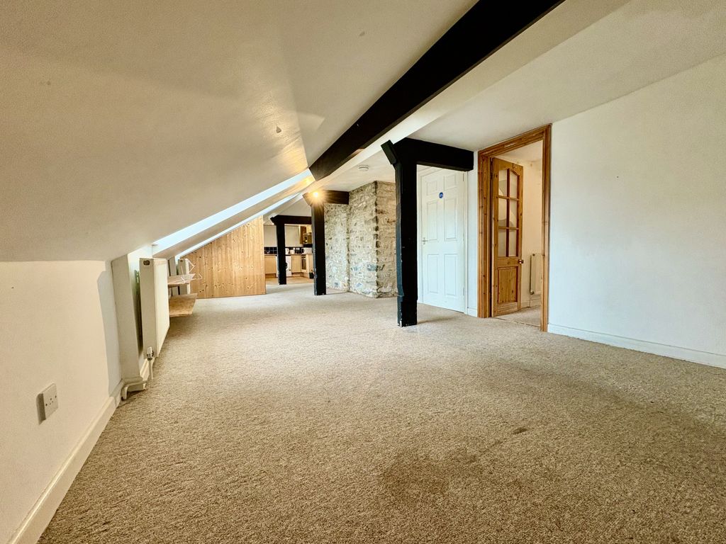 Property photo 2 of 11 Gallery