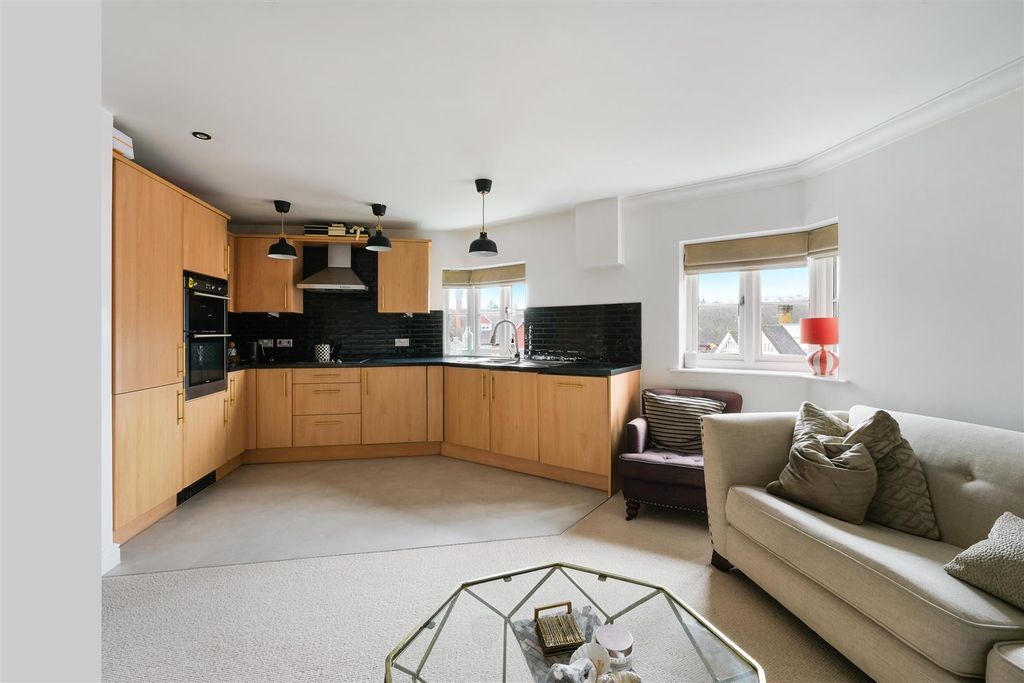 Property photo 2 of 13 Elizabeth House (12).Jpg