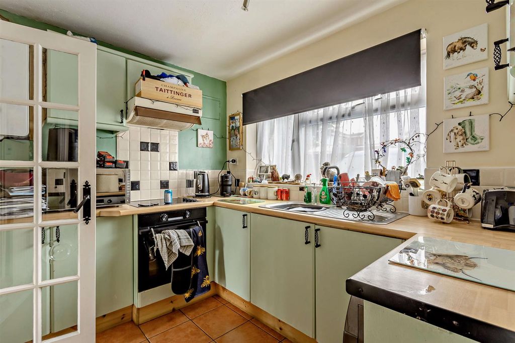 Property photo 2 of 12 8693746-Interior06-800.Jpg