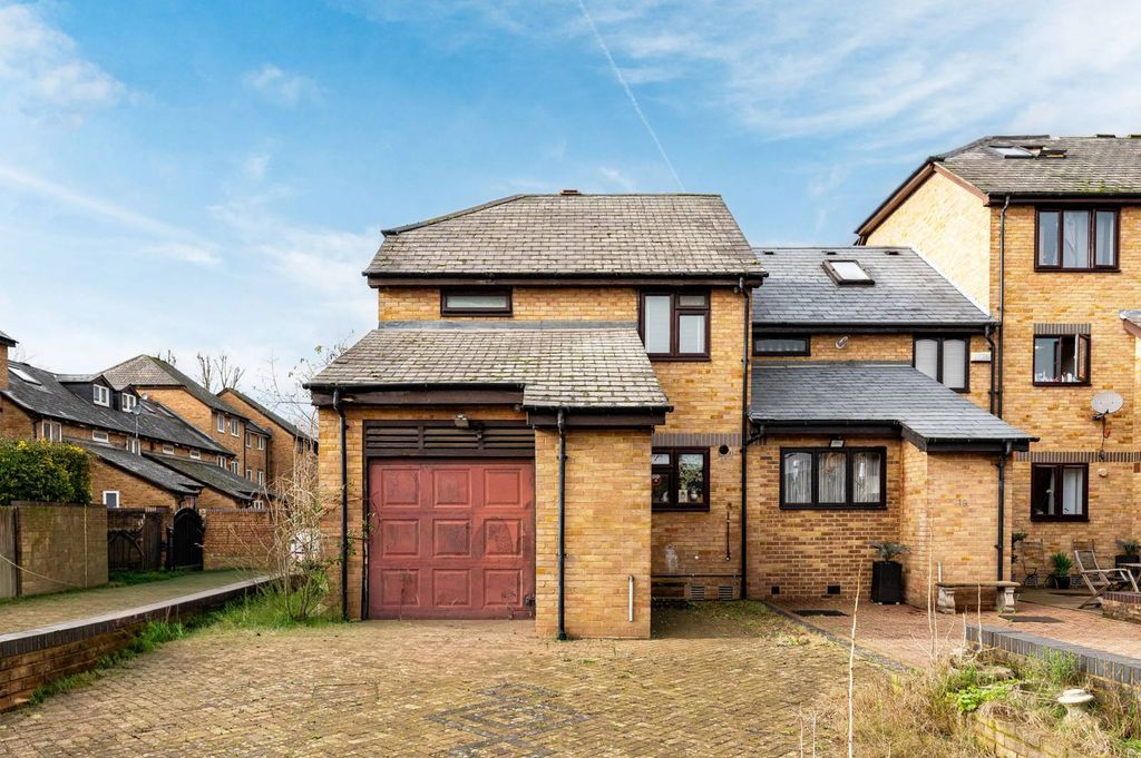 Property photo 2 of 23