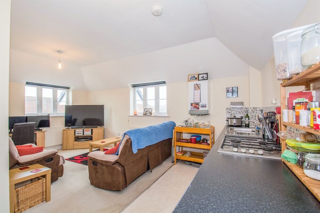 Property photo 2 of 9