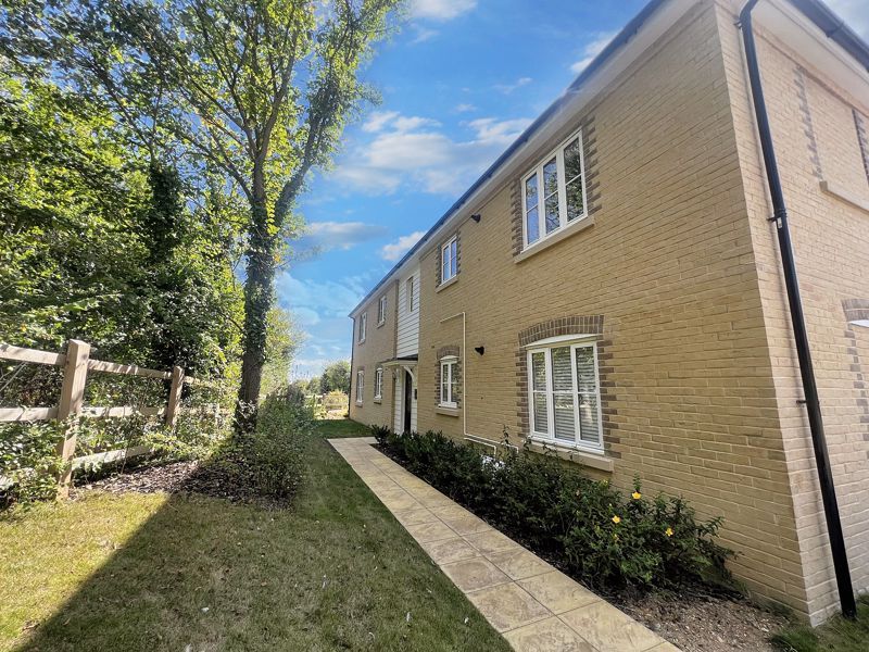 Property photo 1 of 18 Middleton Mews