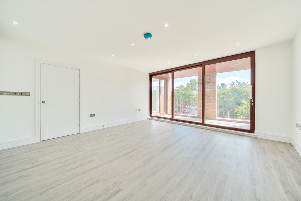 Property photo 3 of 18 1356328-10-68c7Fa...