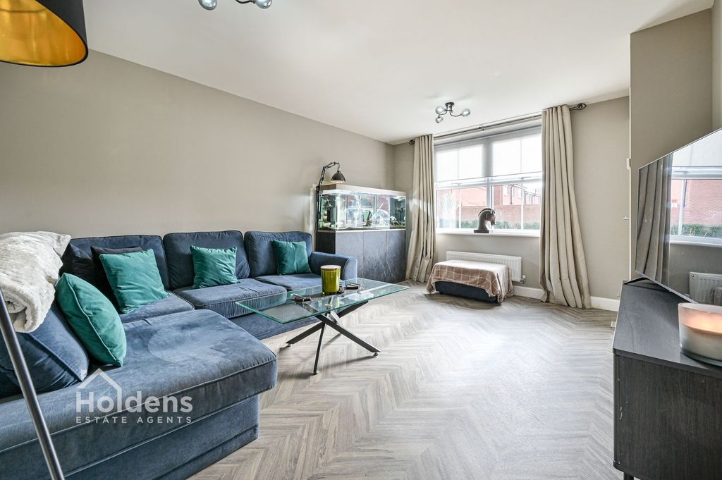 Property photo 3 of 18