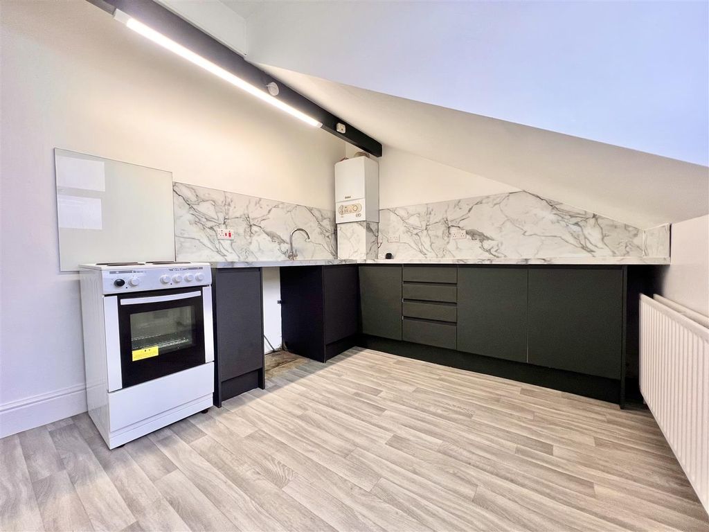 Property photo 2 of 11 Kitchen