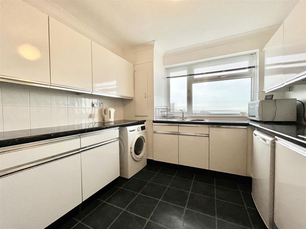 Property photo 2 of 28