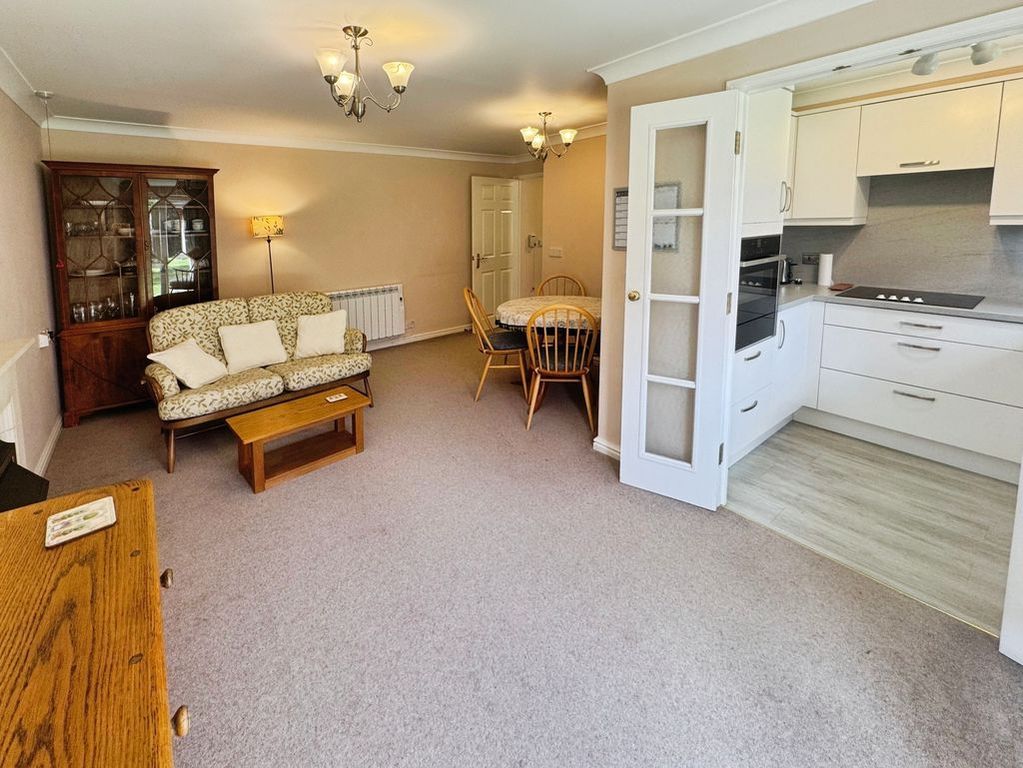 Property photo 3 of 9 Photo 6