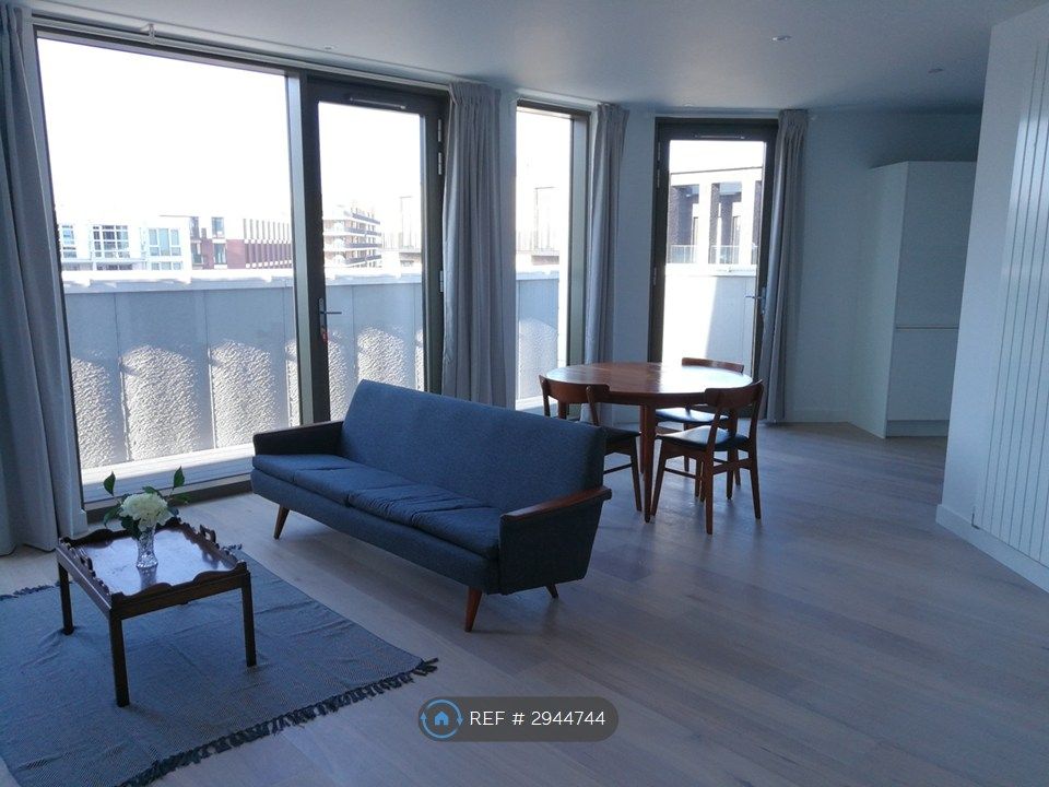 Property photo 1 of 17 Living/Dining Room