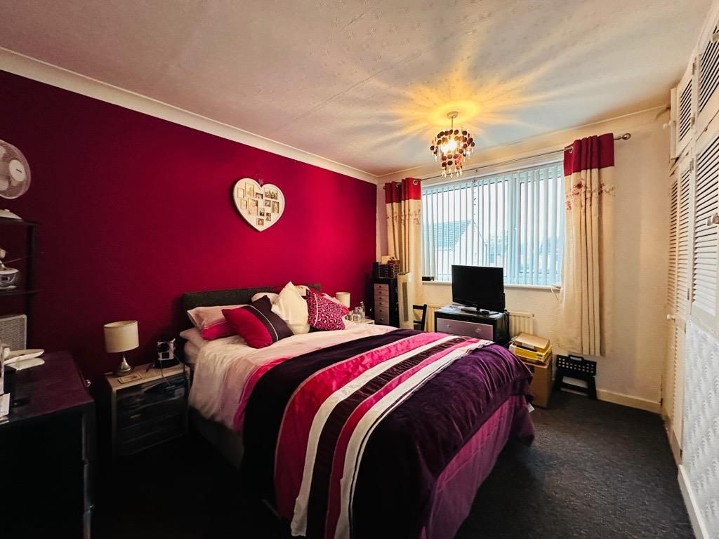 Property photo 3 of 8 Bedroom