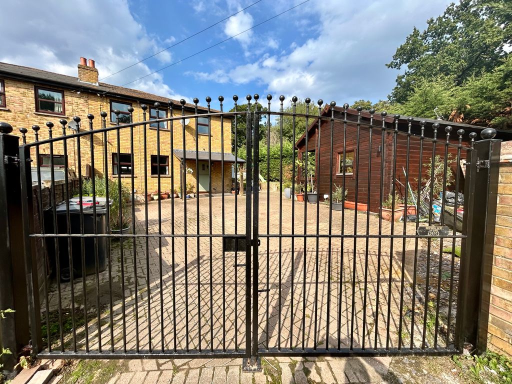 Property photo 2 of 21