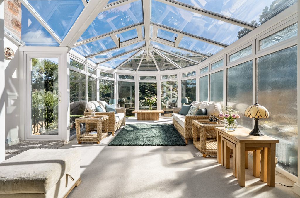 Property photo 3 of 22 Conservatory