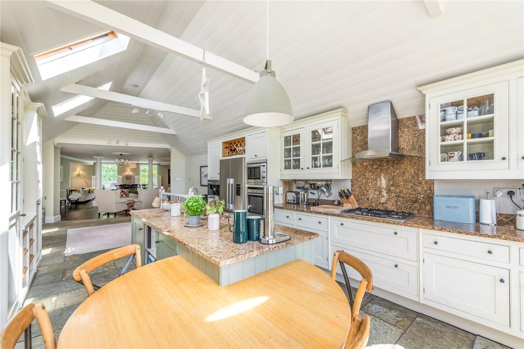 Property photo 3 of 18 Kitchen