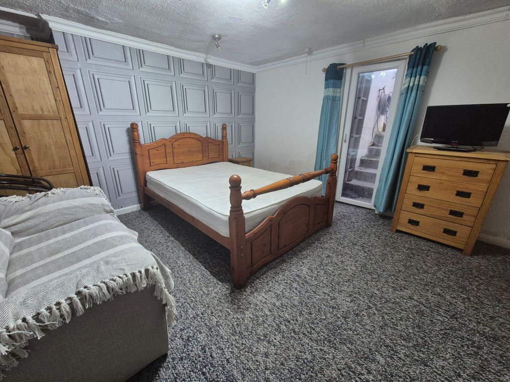 Property photo 3 of 4