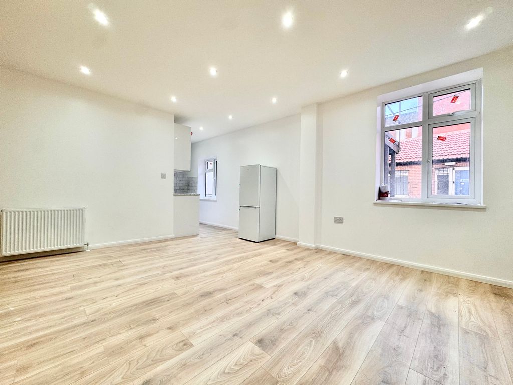 Property photo 3 of 5 Living Room