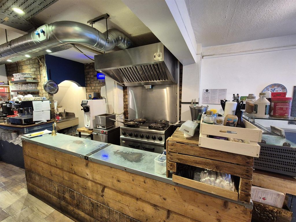 Property photo 3 of 9 Photo 2