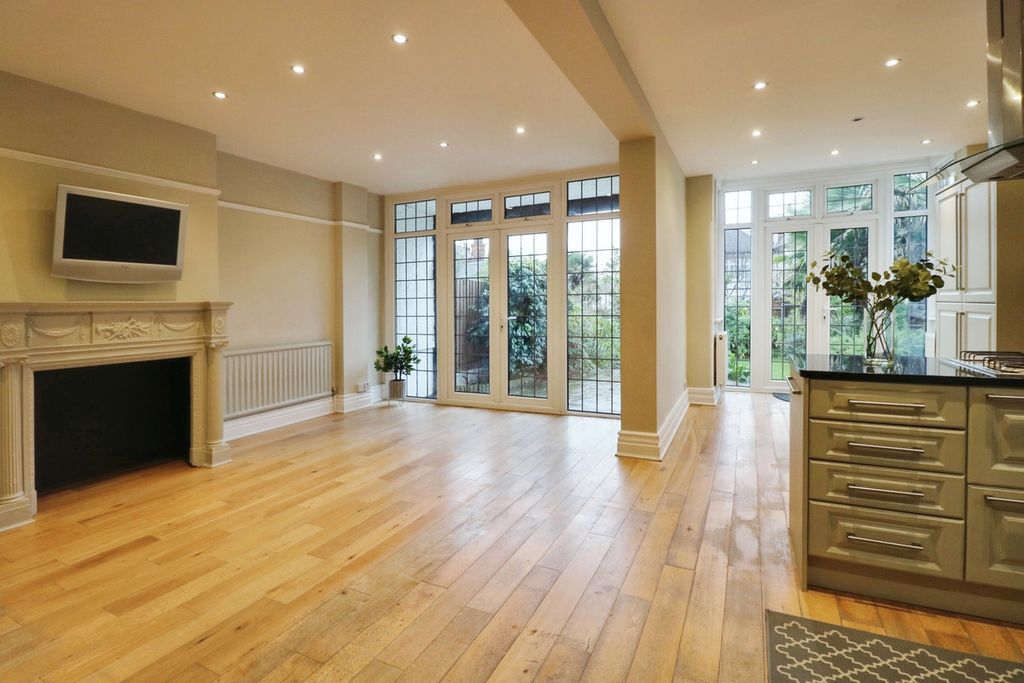 Property photo 2 of 27