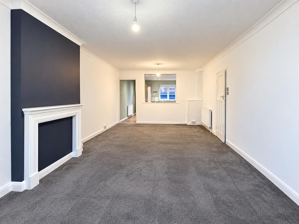 Property photo 3 of 10 Lounge