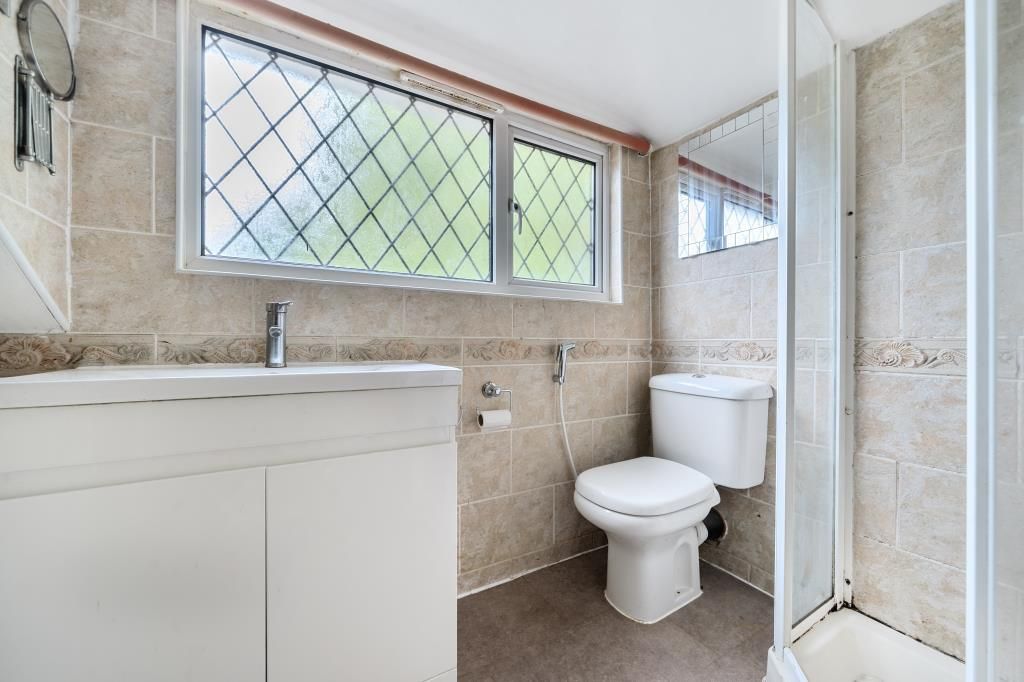 Property photo 2 of 21 Bathroom