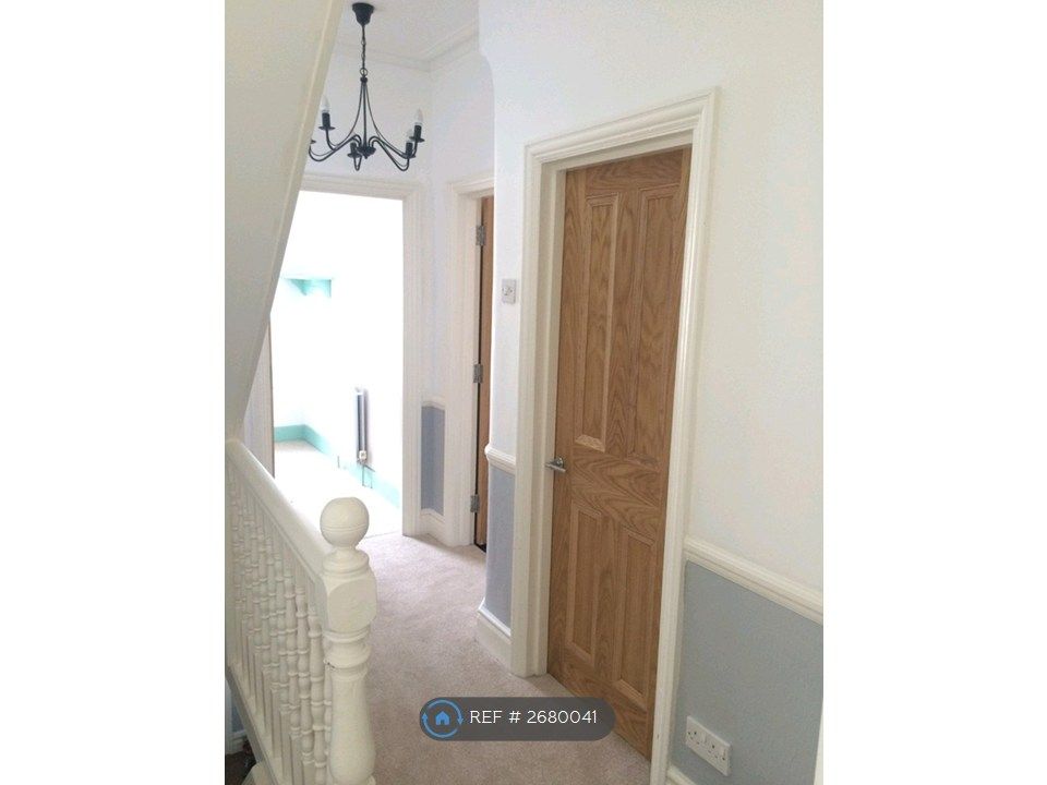 Property photo 1 of 11 Hall