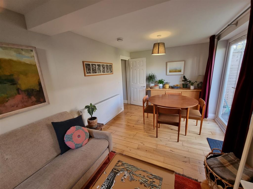 Property photo 3 of 8 Flat A, 26 Kingsmead Livingroom.Jpg