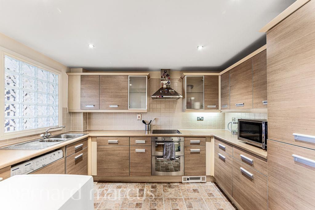 Property photo 3 of 8 Kitchen