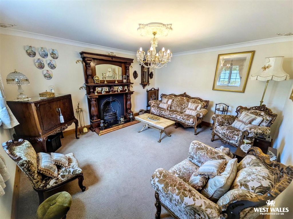 Property photo 3 of 26 13940.Jpg