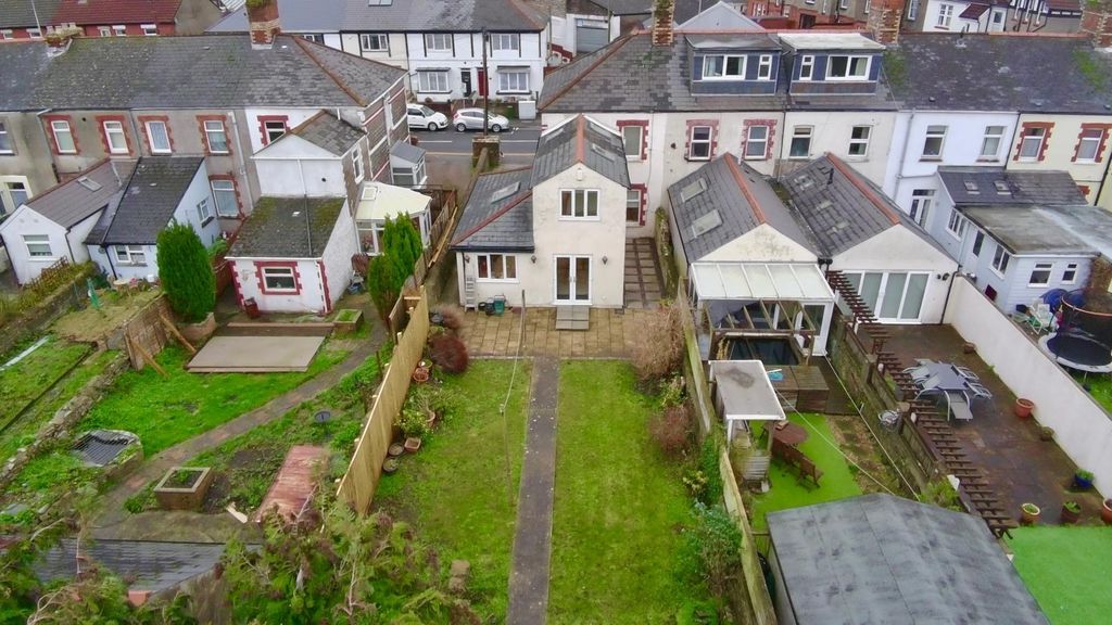 Property photo 2 of 20