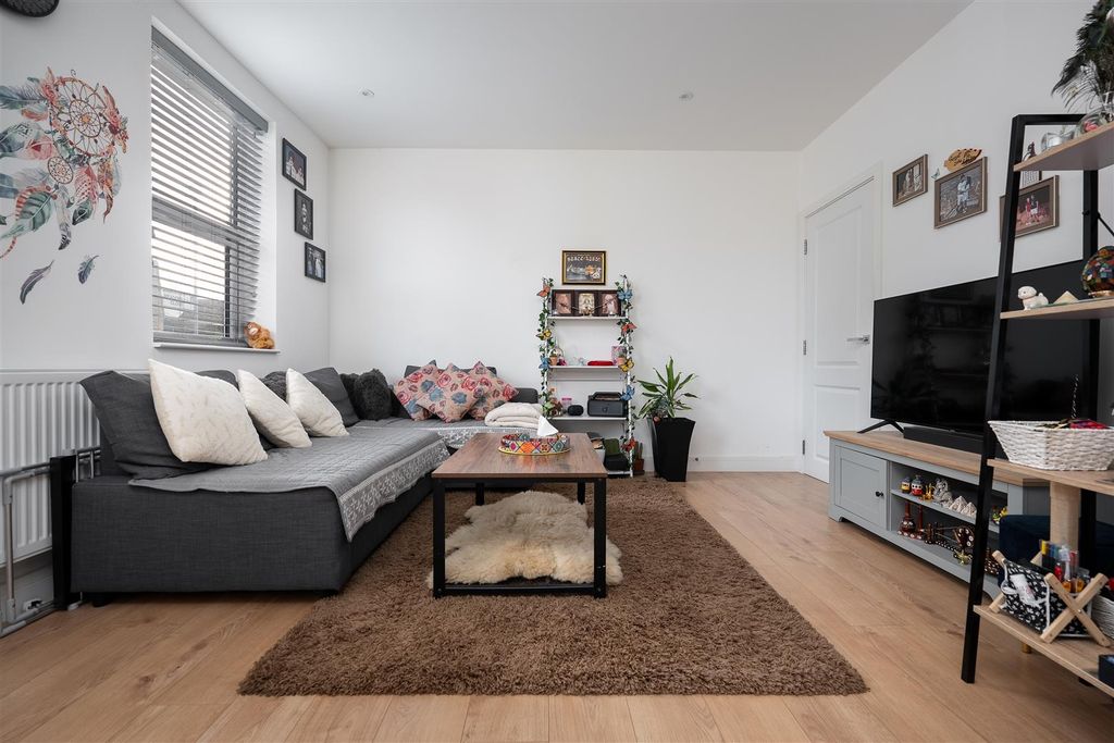 Property photo 3 of 11 Living Room/Dining R