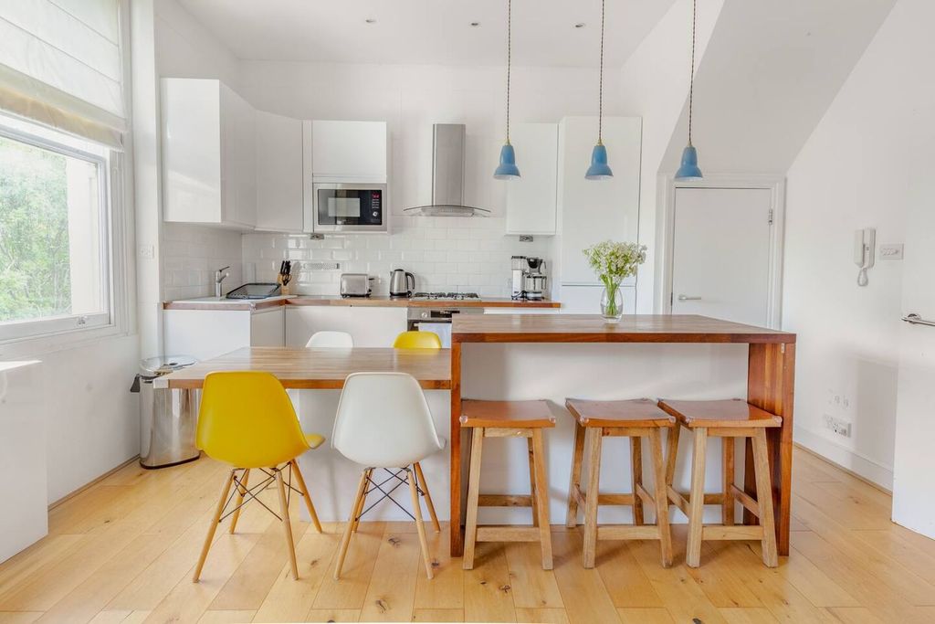 Property photo 2 of 16 Open Plan Living