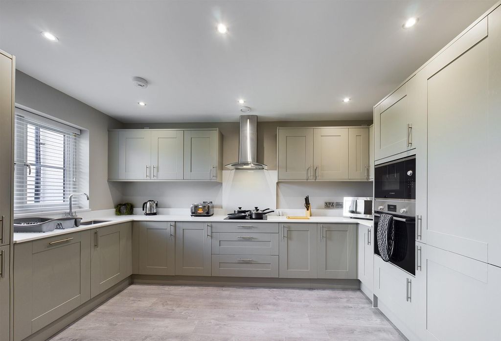 Property photo 2 of 12 Image