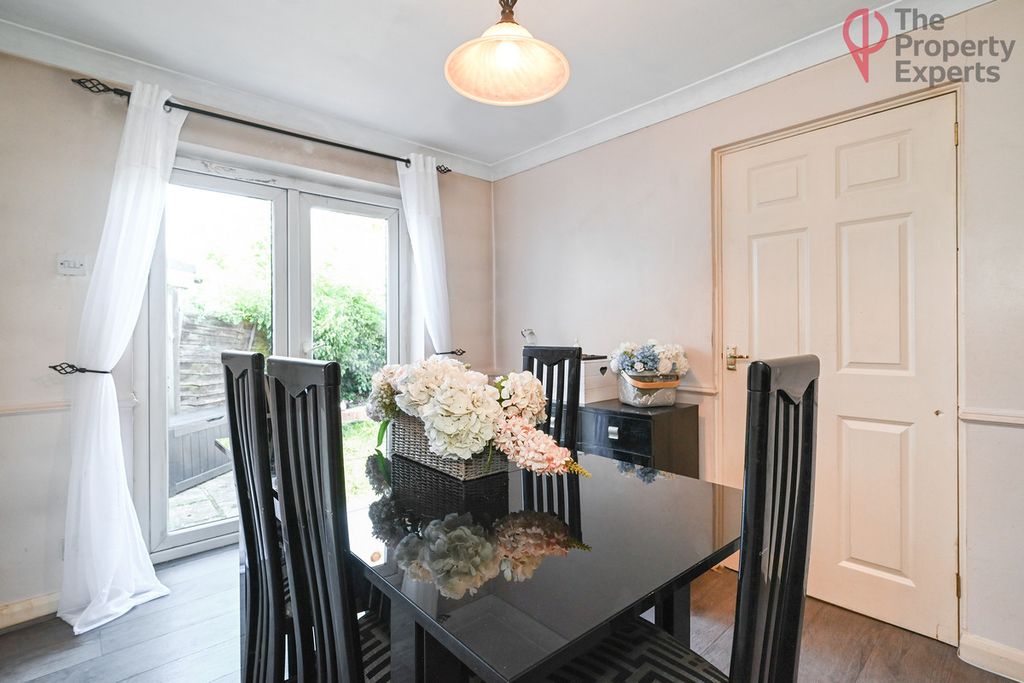 Property photo 3 of 25