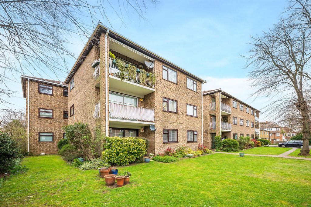 Property photo 2 of 18 External