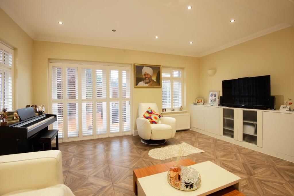 Property photo 2 of 28