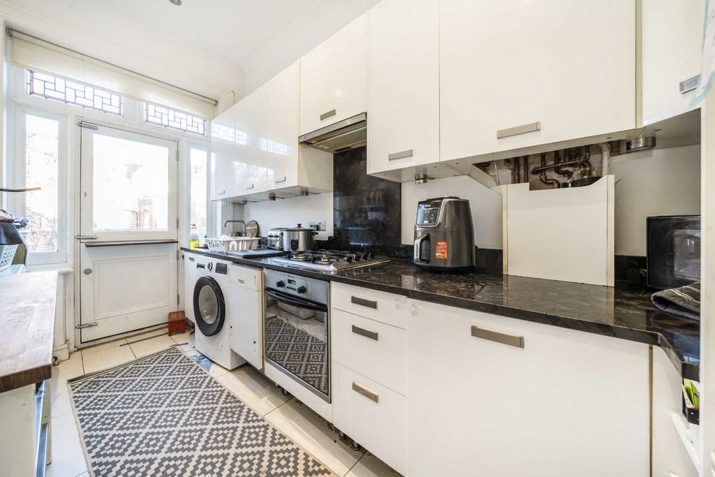 Property photo 3 of 5