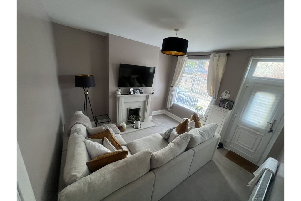 Property photo 1 of 12 Living Room